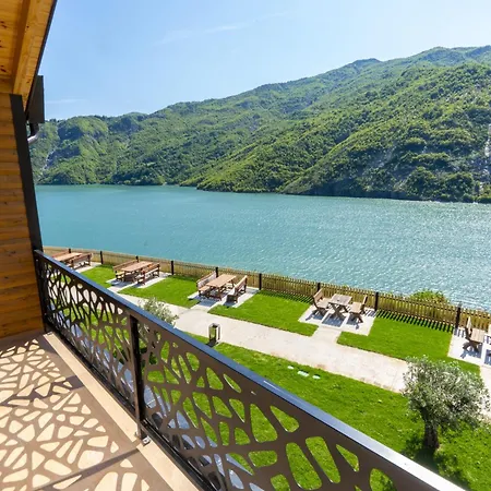 Hotel 5 Stinet Koman