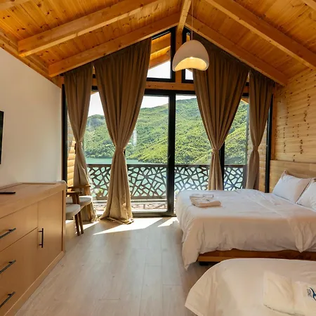 5 Stinet Hotel Koman