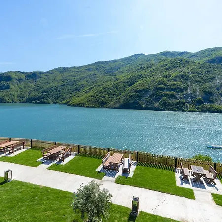 Hotel 5 Stinet Koman