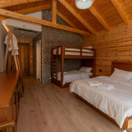 5 Stinet Hotel Koman