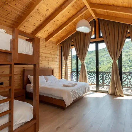 5 Stinet Hotel Koman