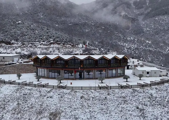 5 Stinet Hotel Koman