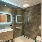 5 Stinet Hotel Koman