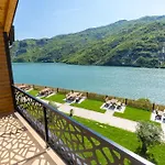 Hotel 5 Stinet Koman