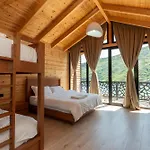 5 Stinet Hotel Koman
