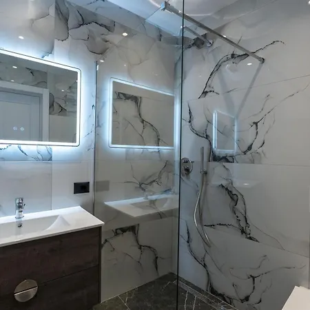 5 Stinet Hotel Koman