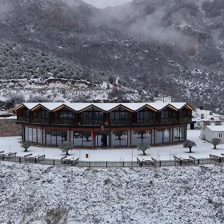 5 Stinet Hotel Koman