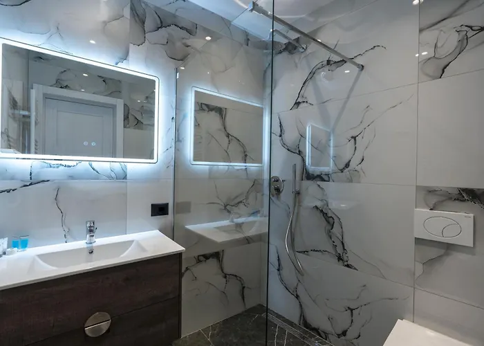 5 Stinet Hotel Koman