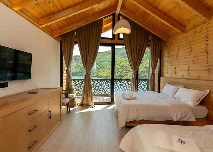 5 Stinet Hotel Koman