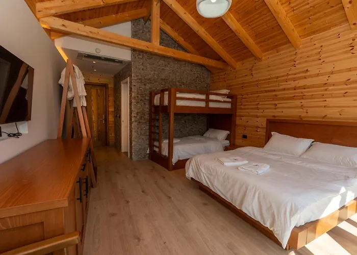 5 Stinet Hotel Koman