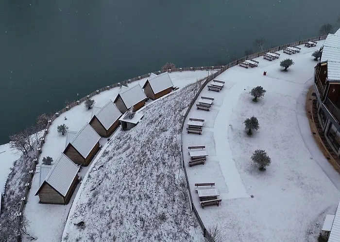 5 Stinet Hotel Koman